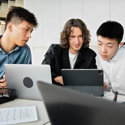 翟依元